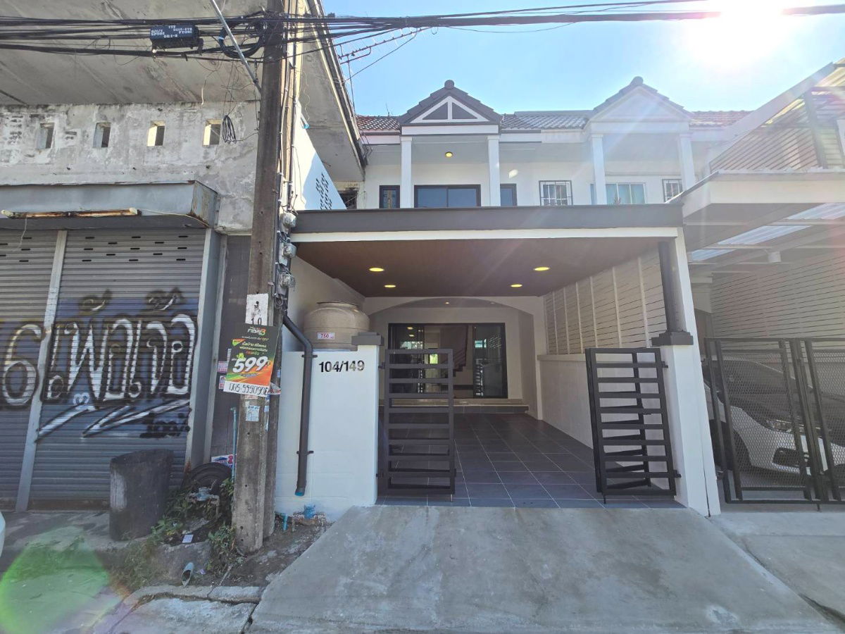 รูป ทาวน์เฮ้าส์2ชั้น รีโนเวทใหม่ ทำเลดี ใกล้สนามบินสุวรรณภูมิ หมู่บ้าน รุ่งนภาเพลส ซอยร่มเกล้า16 มีนบุรี - รูปที่ 2/33