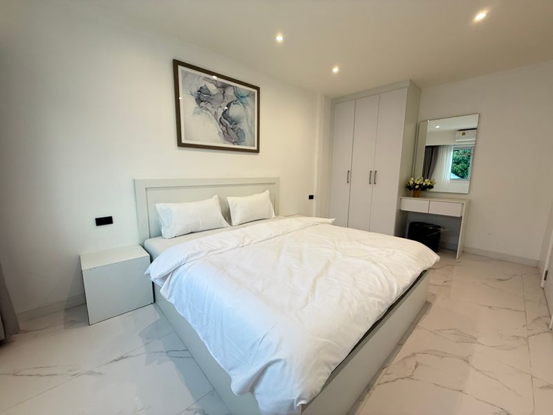 picture 8 Bedrooms Pool Villa in South Pattaya for Rent - 12/15