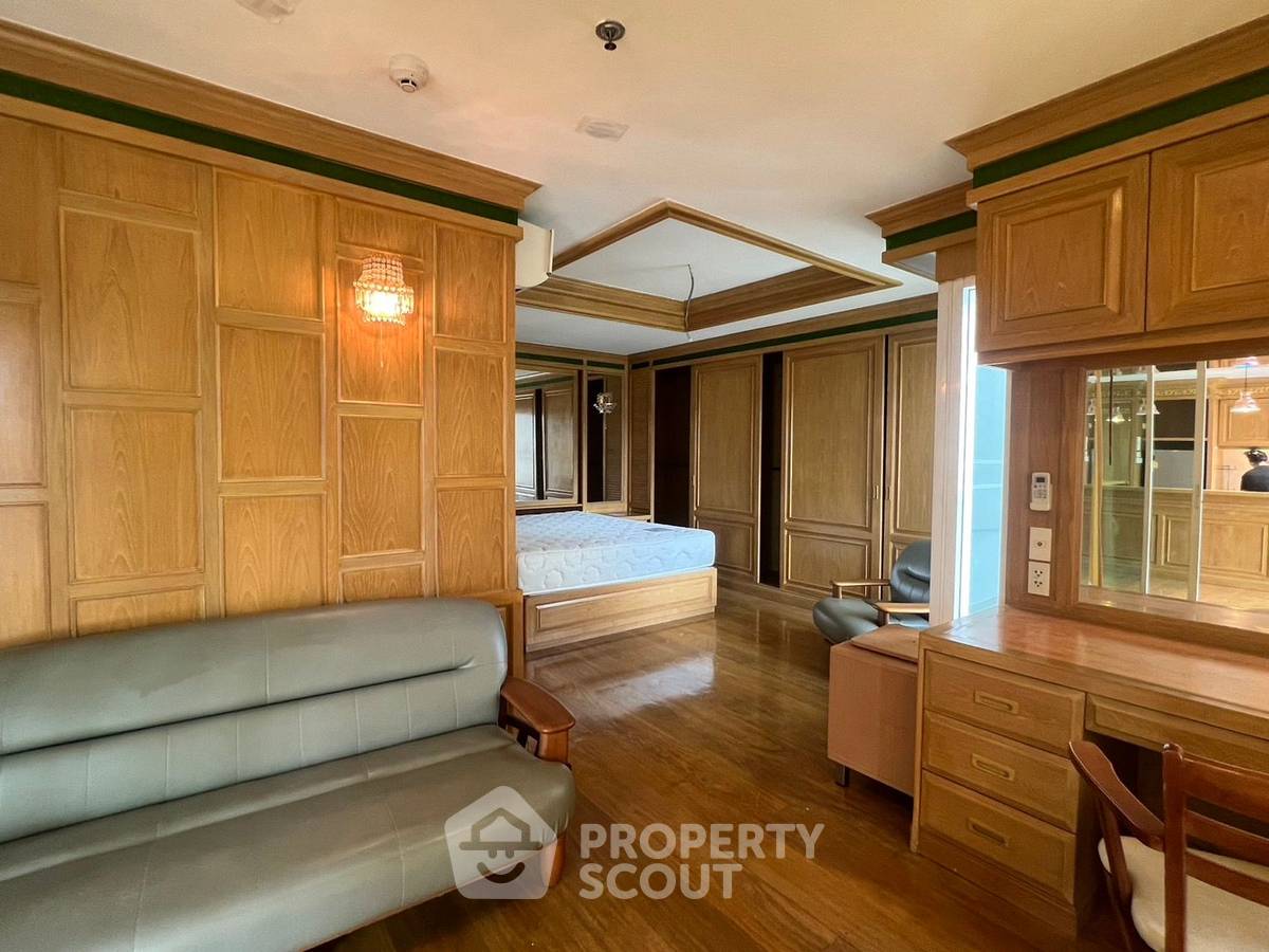 picture 4-BR Condo at Crystal Garden Condominium near BTS Nana (ID 1781606) - 3/10