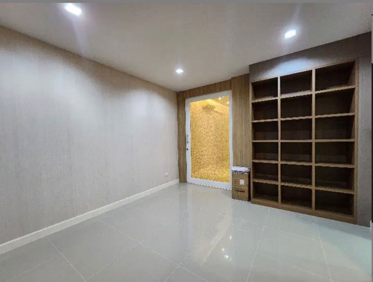 picture Townhouse for rent, 3 floors, Plex Bangna Village, beautiful, good location, near Mega Bangna shopping center. Interested, add Line @841qqlnr - 6/23