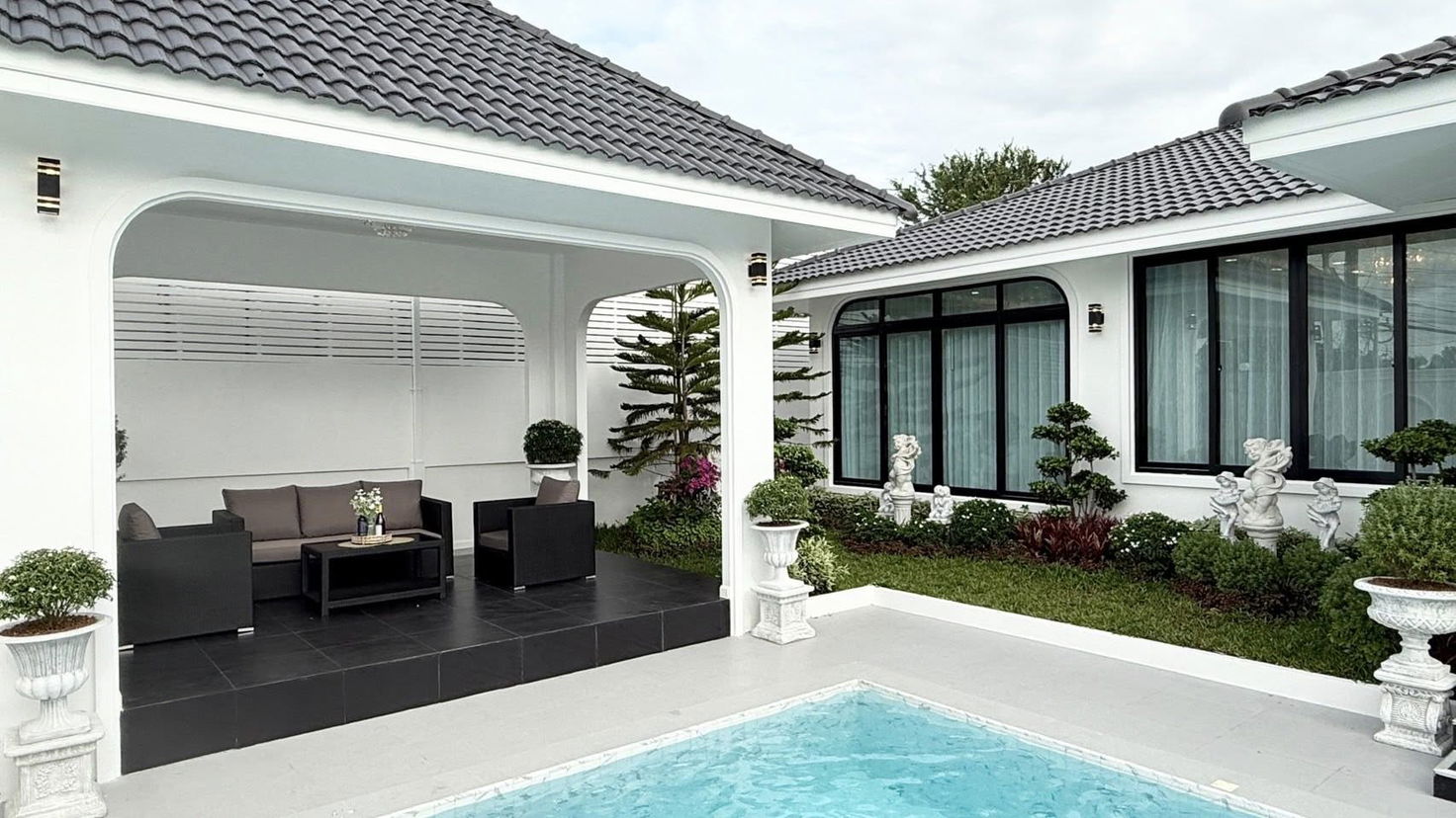 รูป ขายพูลวิลล่าชั้นเดียวสไตล์โมเดิร์นคลาสสิก – ห้วยใหญ่ พัทยา - รูปที่ 1/20