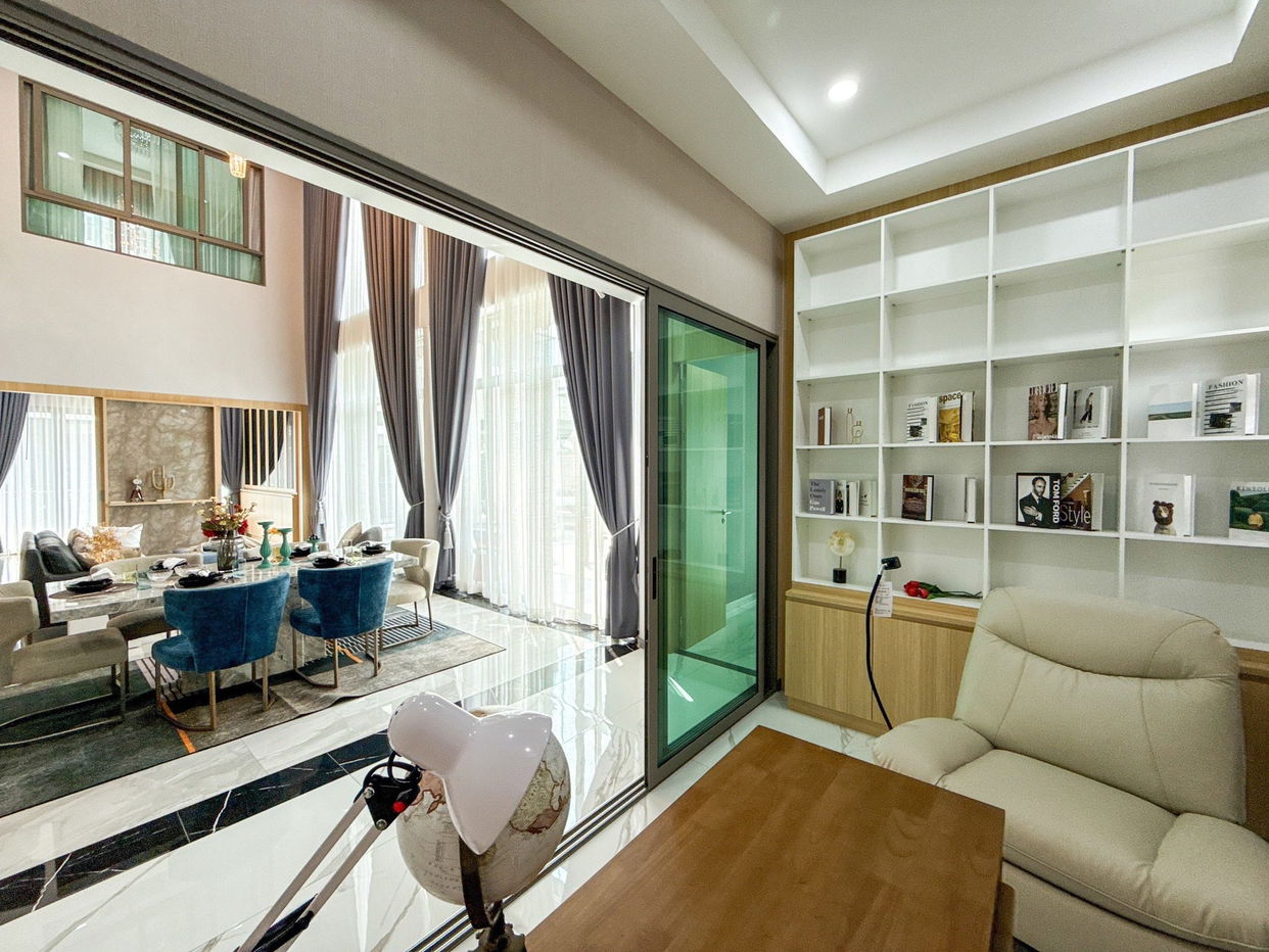 picture Luxury Pool Villa for Sale – Prime Mabprachan Location - 4/21