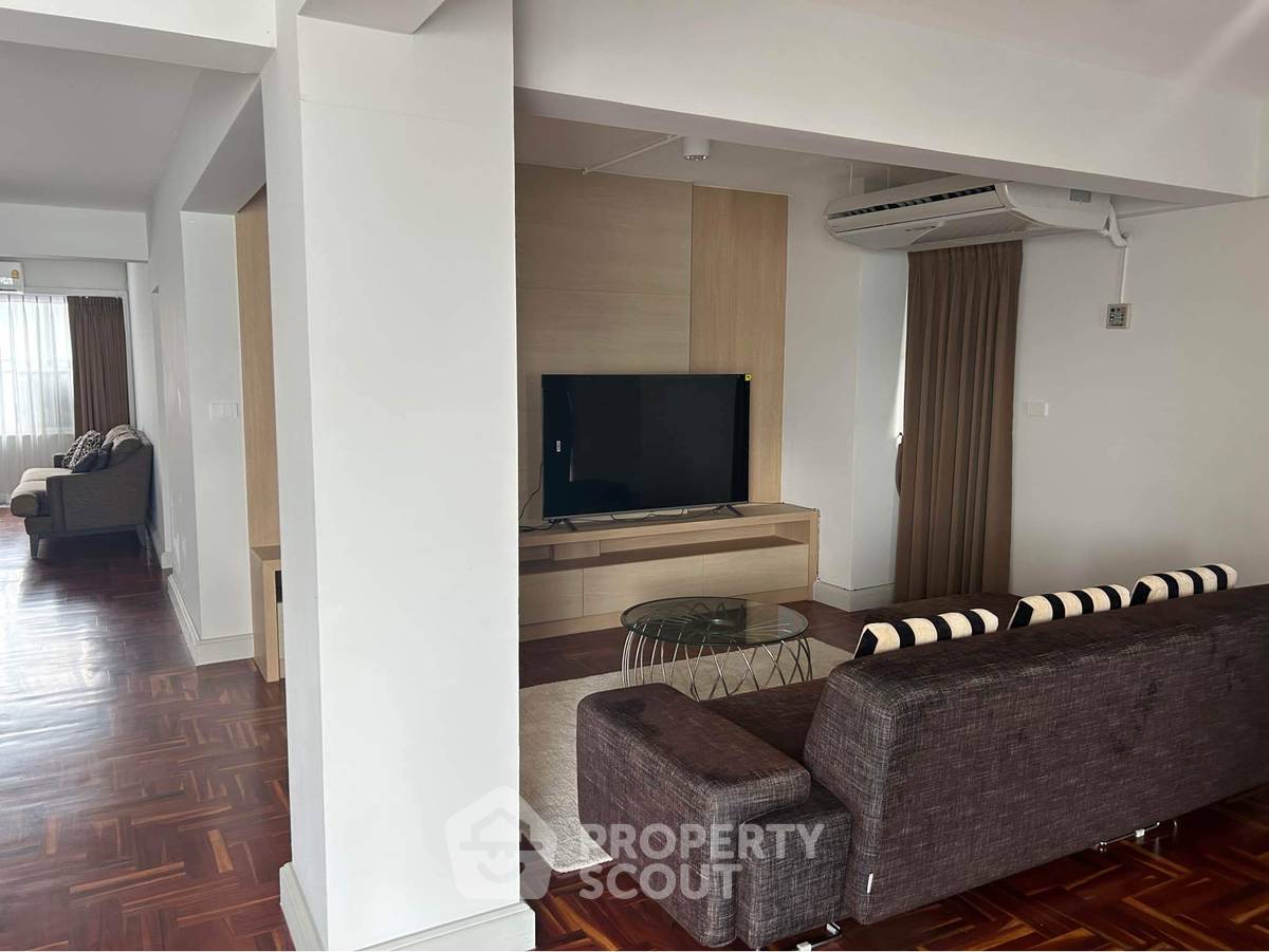 picture 4-BR Condo at Baan Prida Condominium near BTS Nana (ID 1542122) - 10/37