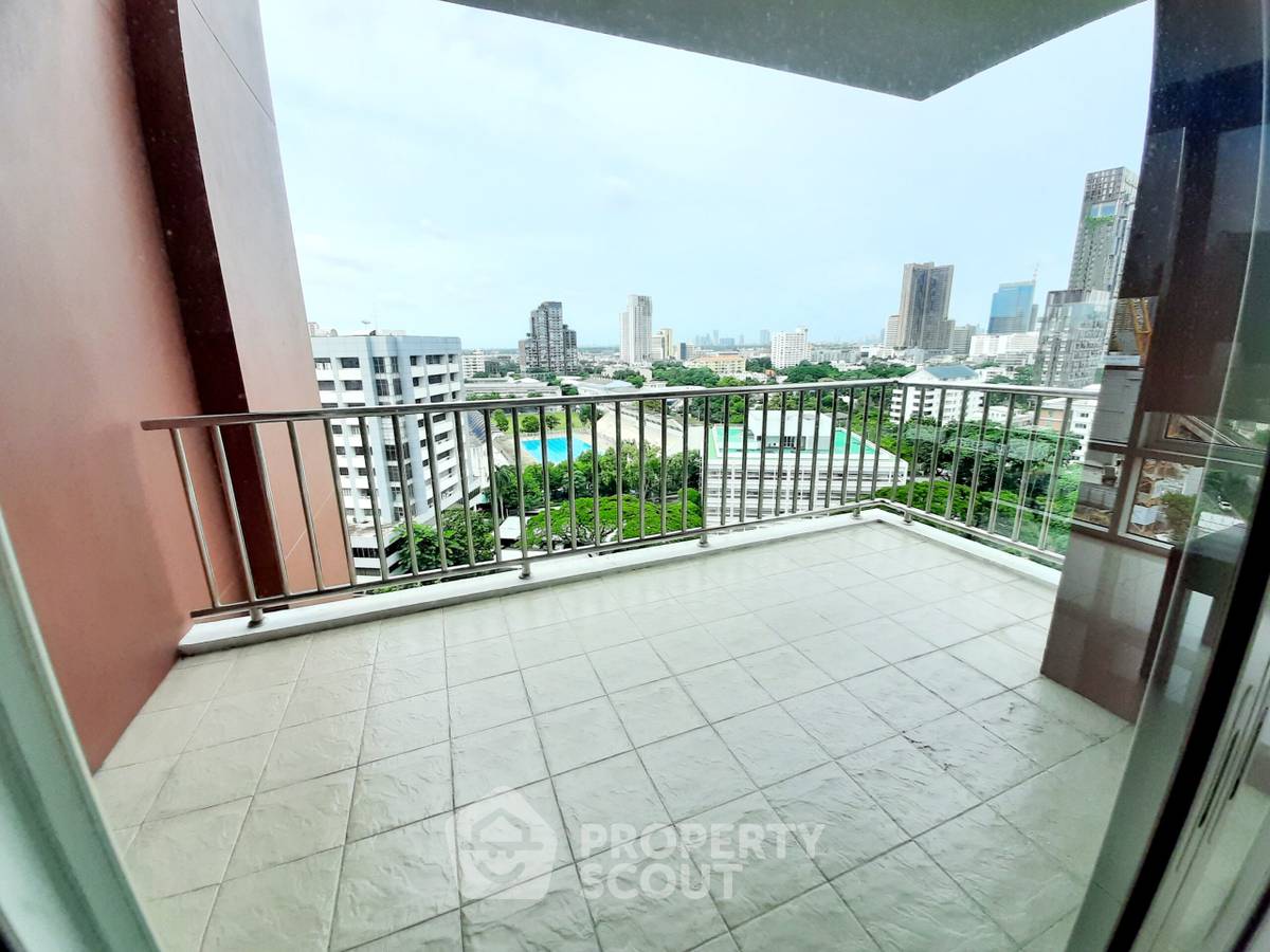 picture 3-BR Condo at Fullerton Sukhumvit near BTS Ekkamai (ID 514532) - 3/13