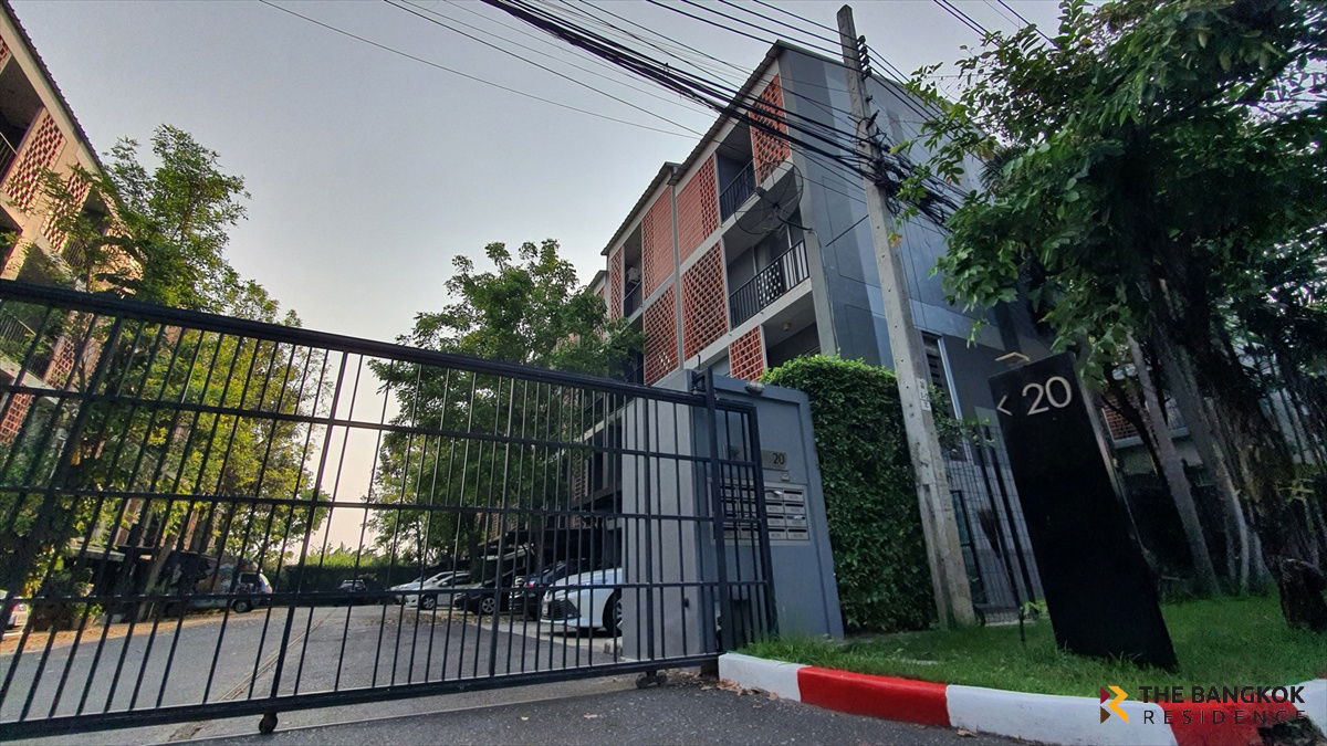 รูป ขาย Townhome ไซมิส บรอทซั่ม แอท แฟชั่น Style Model Tropical ใกล้สถานีรถไฟฟ้า - รูปที่ 3/12