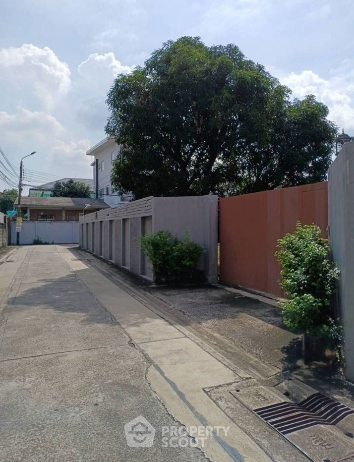 picture 182 m² Land for Sale in Din Daeng (ID 2462506) - 2/8