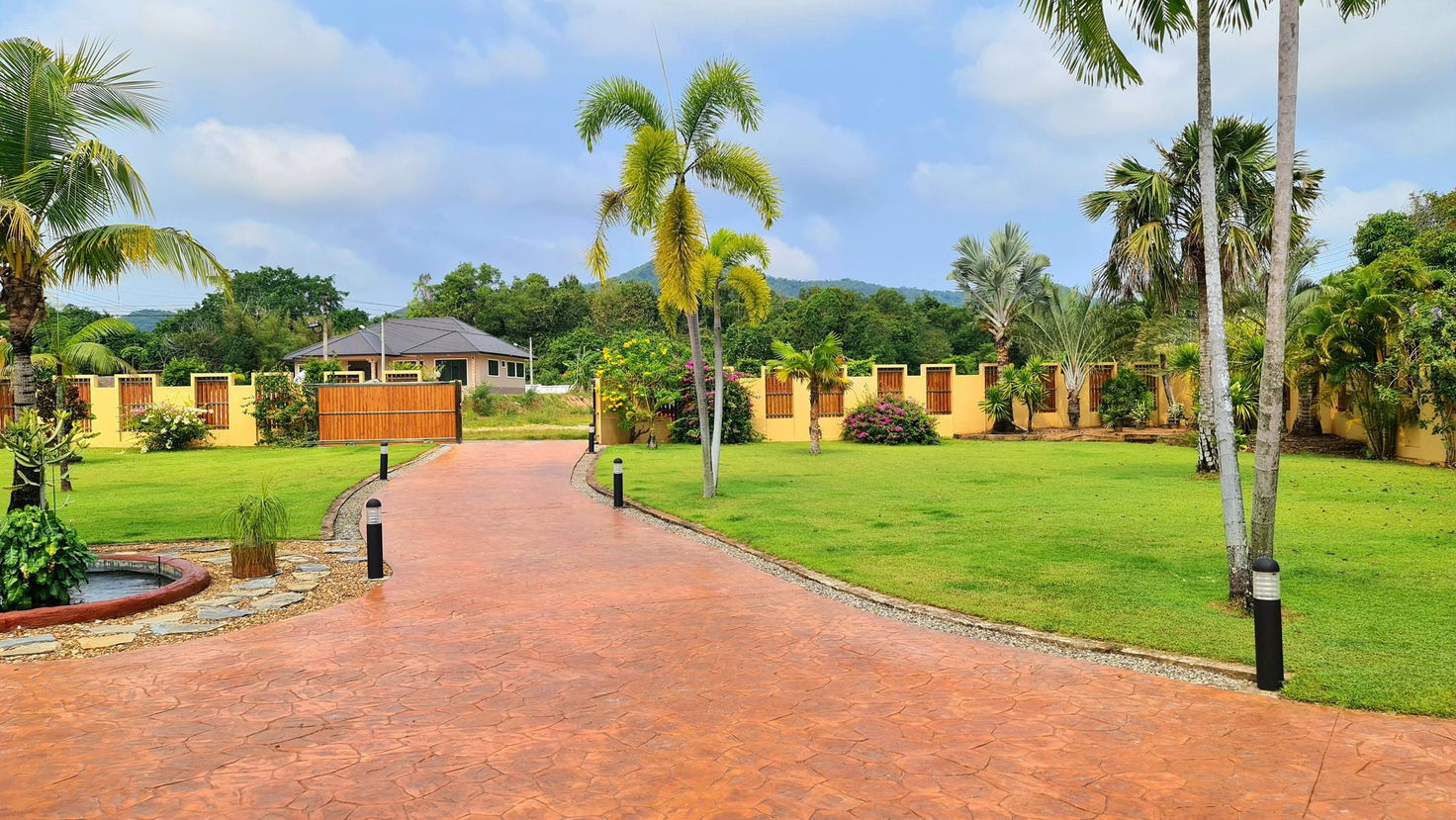 picture Spacious Private Villa with Swimming Pool for Sale – Bang Saray - 19/20