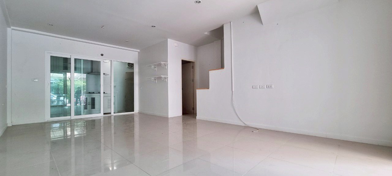 picture 2-Storey House for Sale in East Pattaya - 2/9