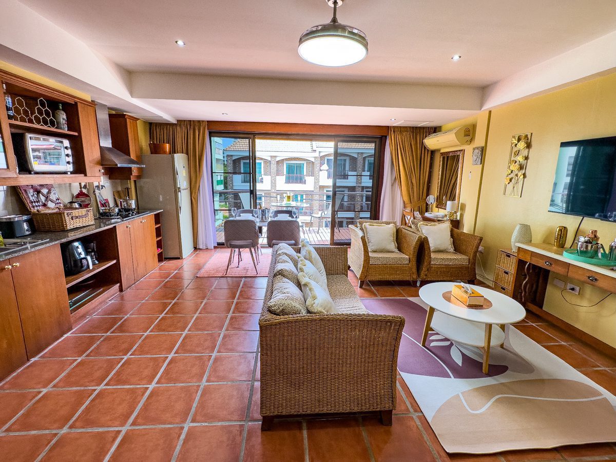 picture 5-Story House For Sale in Pratumnak - 2/12