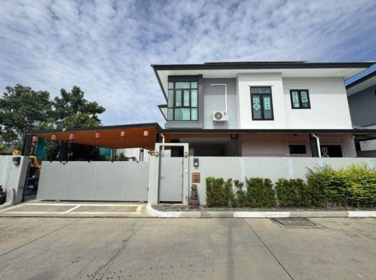 picture Two-Story Modern Villa for Sale in East Pattaya - 1/10