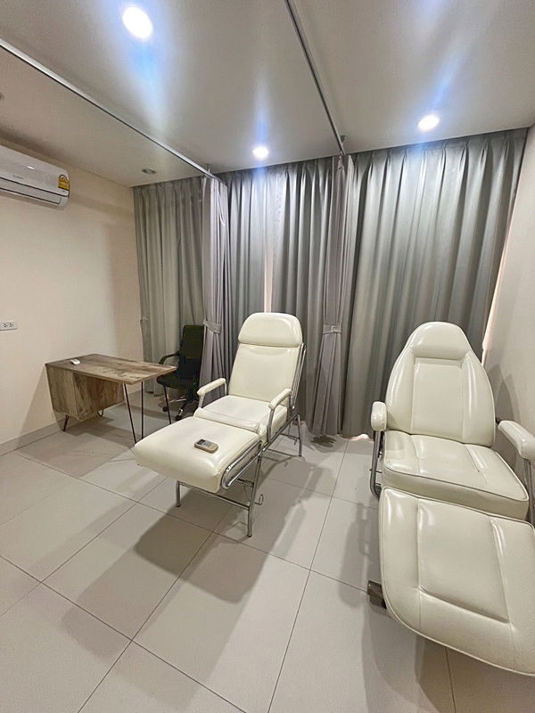 picture Space on 2nd Floor at the Corner for Clinic near MRT Huaykwang 350 m. - 7/8