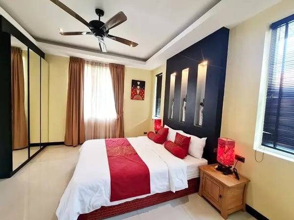picture Whispering Palm 4 Bedrooms in East Pattaya - 5/11