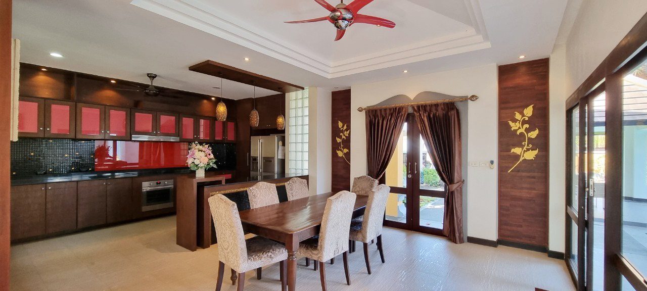 picture 6 Bedrooms Pool Villa in East Pattaya for Sale - 3/24