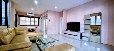 Houses for sale Chonburi : 2-Storey House in East Pattaya for Sale