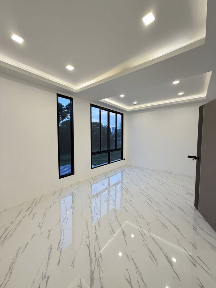 picture 3-Storey Renovated Townhome for Sale in Thappraya - 11/18