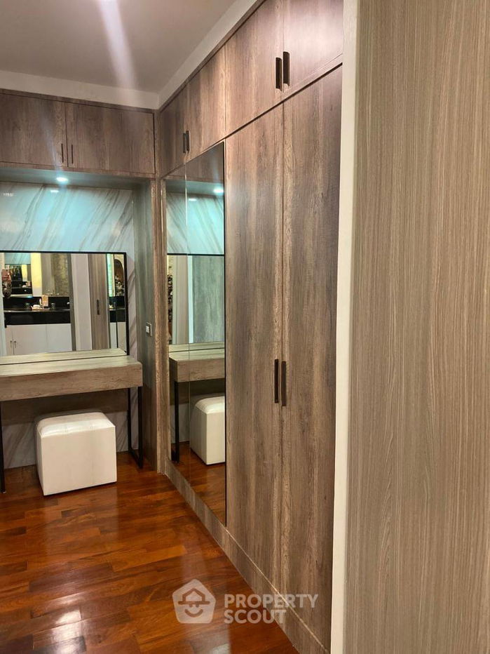 picture 3-BR Condo at Benviar Tonson Residence near BTS Ratchadamri (ID 568421) - 3/17