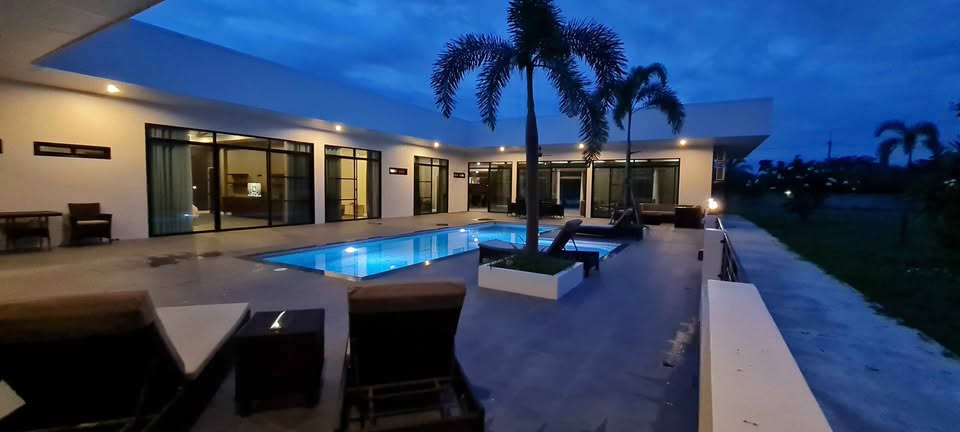 picture Modern Luxury 5 Bedrooms Pool Villa in Khon Kaen for Sale - 12/14