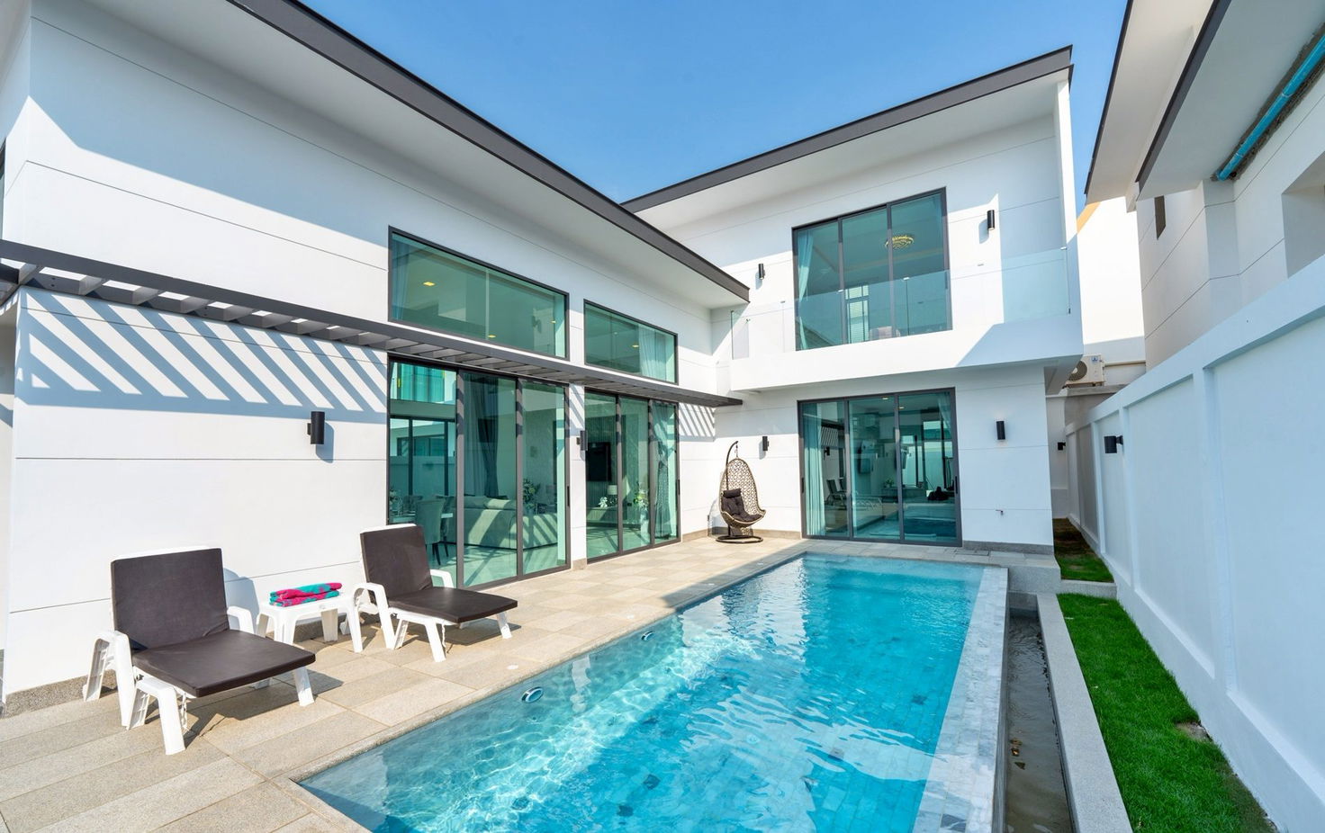 รูป วิลล่าหรู 3 ห้องนอนพร้อมสระว่ายน้ำให้เช่า – ชากนอก - รูปที่ 2/20