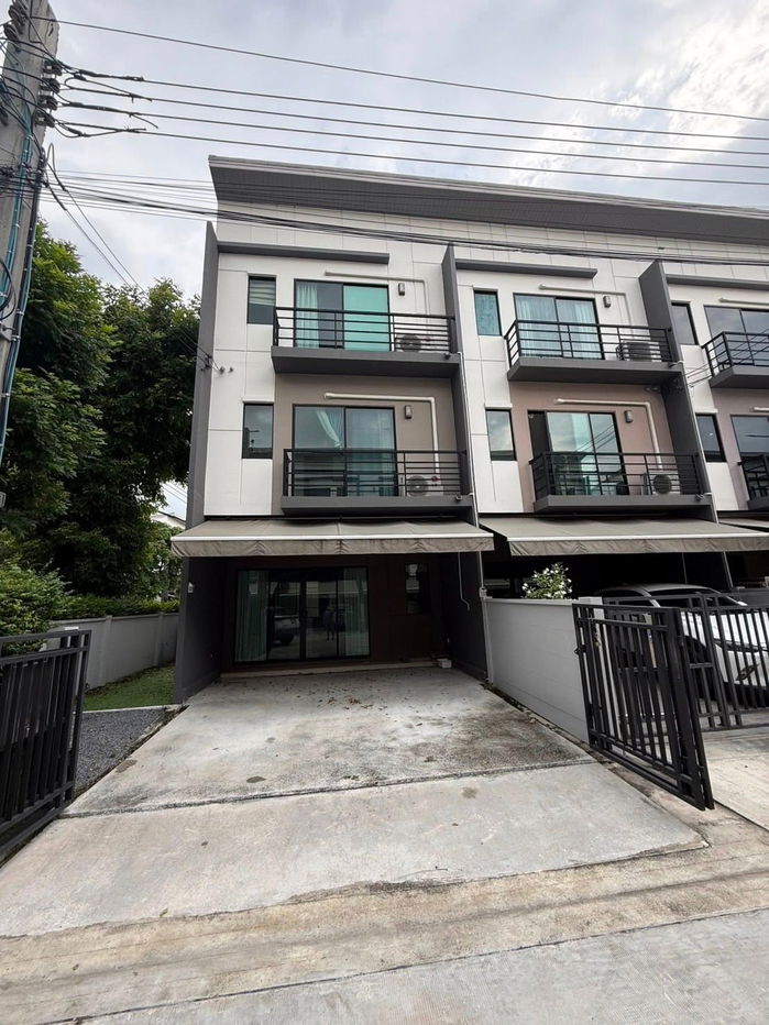 picture Townhouse for rent 📍 Baan Klang Muang Ramintra-Watcharapol 📍 3 bedrooms, 3 bathrooms, convenient transportation, near Fashion Island - 2/7