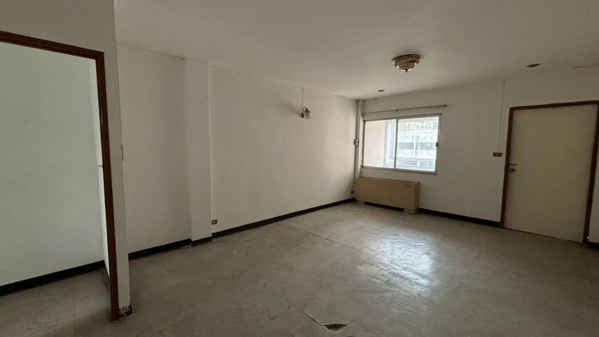 picture Commercial building for sale, 14 sq wah, good location on Petchburi Road. - 9/43