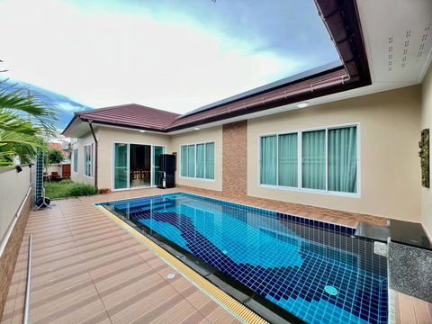 วิลล่าสระว่ายน้ำ 3 ห้องนอน ในห้วยใหญ่