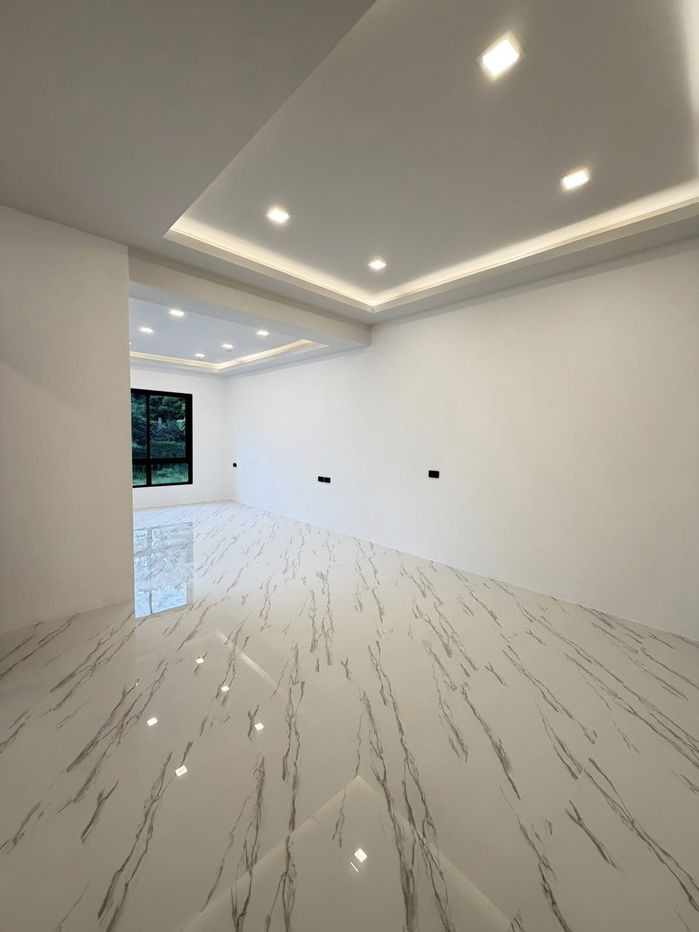 picture 3-Storey Renovated Townhome for Sale in Thappraya - 5/18