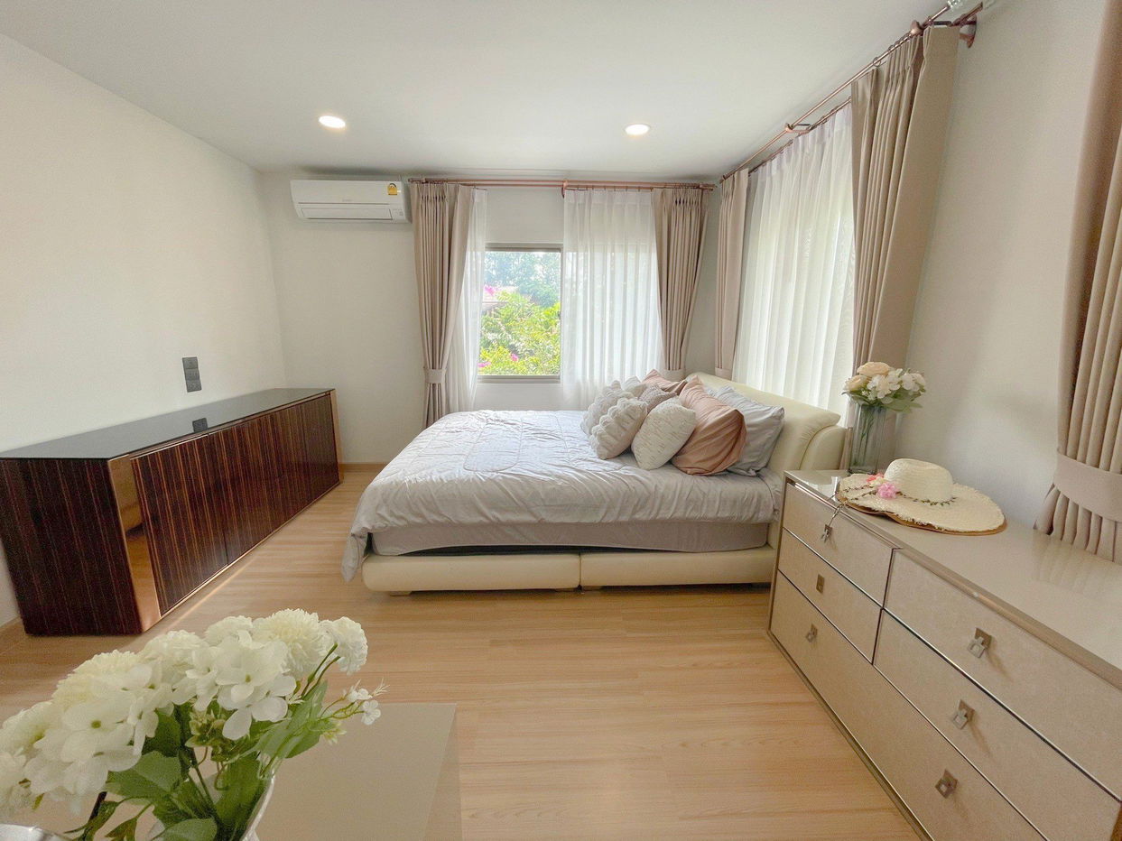 picture 4 Bedrooms House in East Pattaya for Sale - 14/19