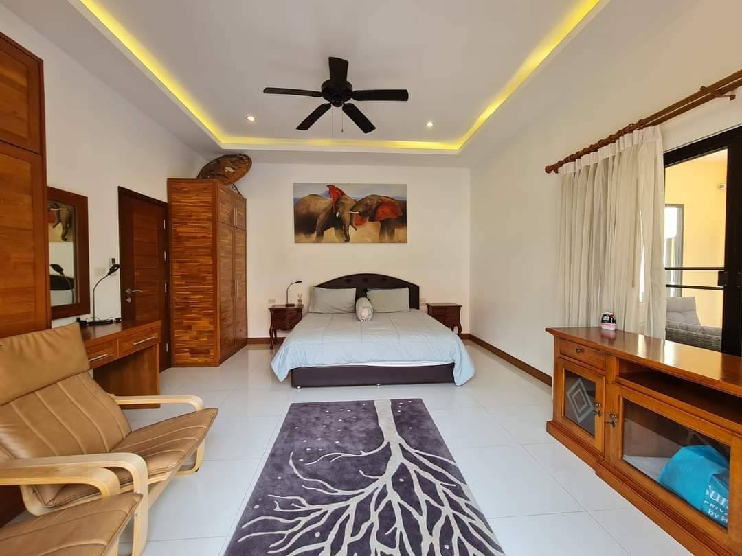 picture Luxury Beachfront Pool Villa for Sale – Bang Saray - 12/20