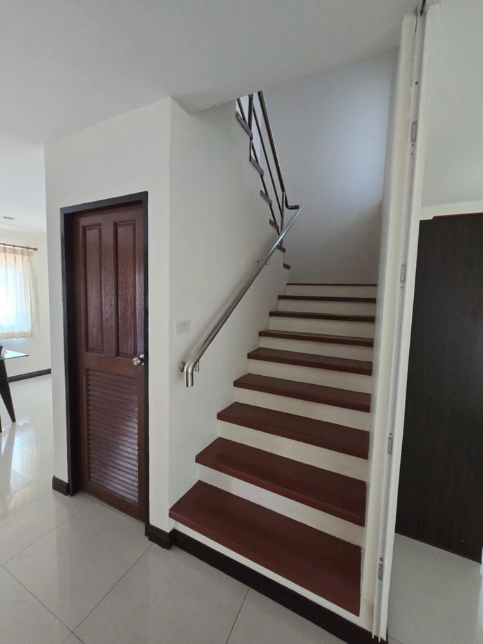 picture Charming 4-Bedroom Thai-Style House for Sale - 8/8