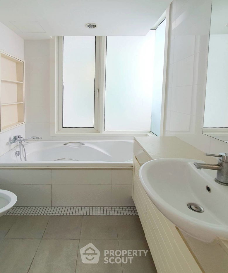 picture 1-BR Condo at Siri Residence Sukhumvit near BTS Phrom Phong (ID 1858111) - 4/11