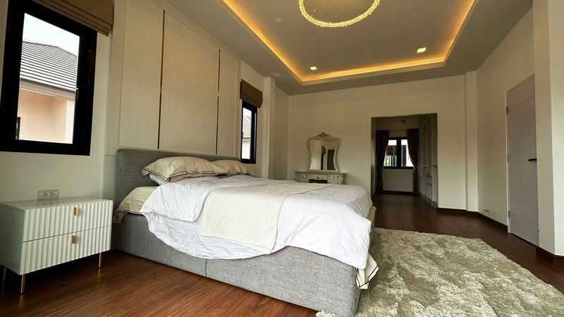 picture Luxury Two-Story Modern Villa for Sale in Huay Yai - 6/8
