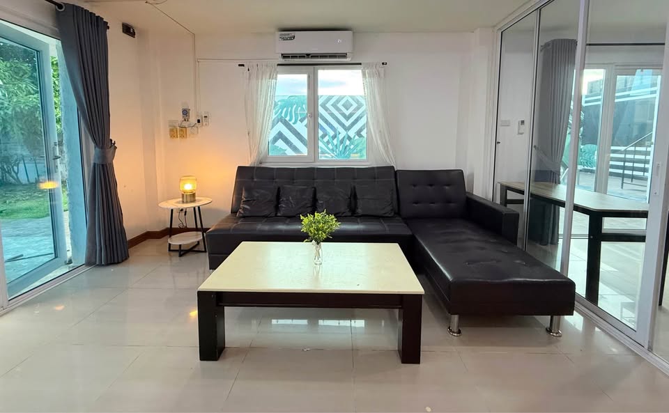 picture Spacious 4-Bedroom Corner Pool Villa for Sale – Mabprachan - 5/13