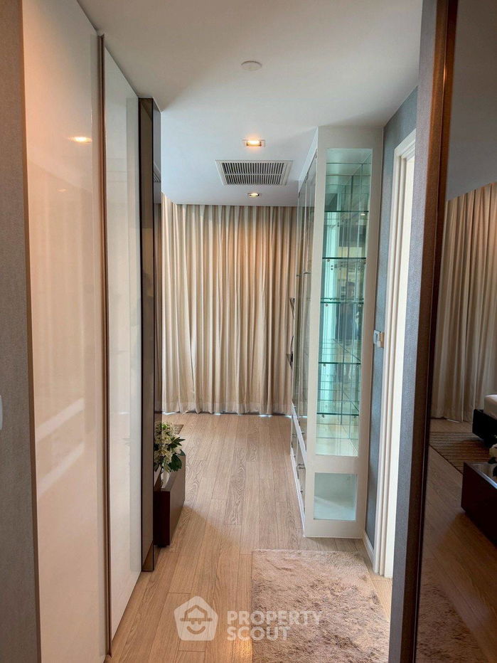 รูป คอนโด 2-ห้องนอน ที่ เดอะ รูม สุขุมวิท 21 ใกล้ MRT สุขุมวิท (ID 2440220) - รูปที่ 8/13