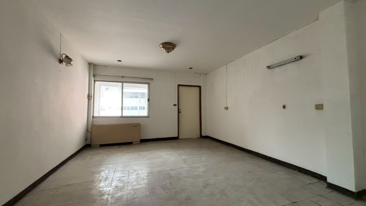 picture Commercial building for sale, 14 sq wah, good location on Petchburi Road. - 8/43