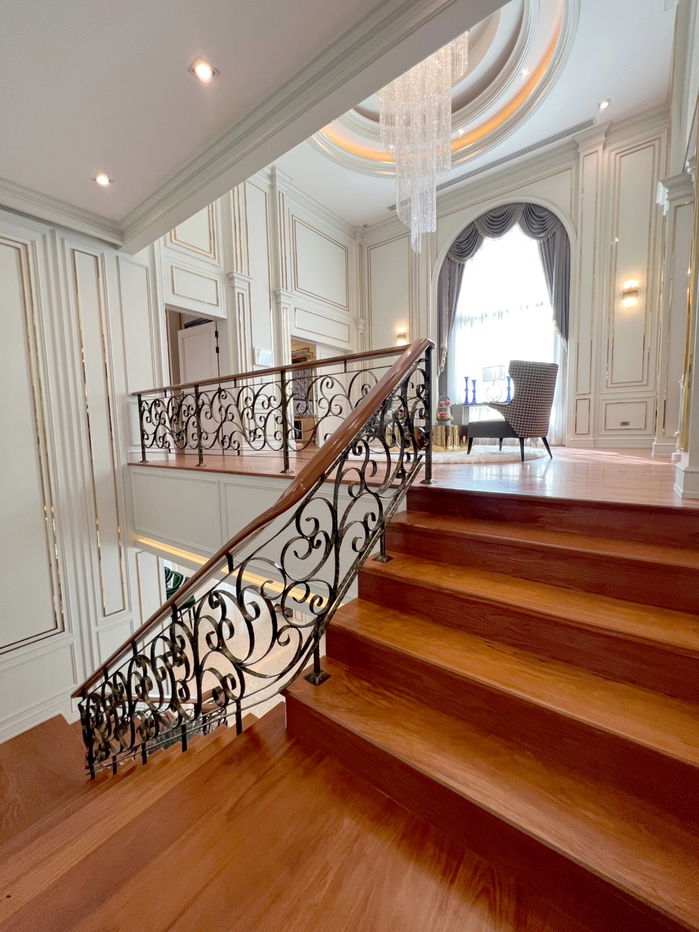 picture Stunning luxury mansion for sale in the prime Pinklao area. This residence is beautifully decorated and ready to move in - 13/20