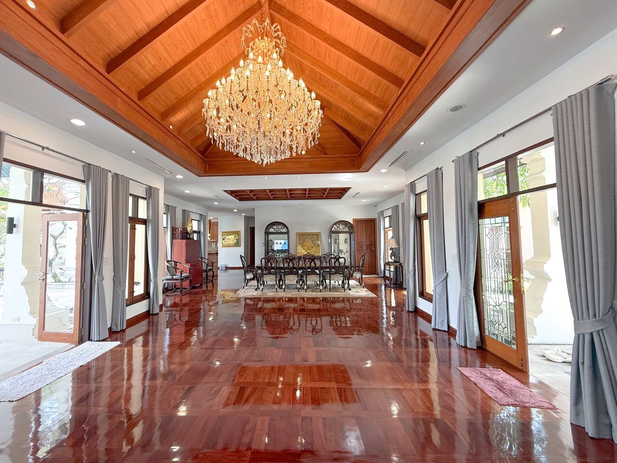 picture Luxury 5-Bedroom Pool Villa in Na Jomtien, Pattaya - 4/16