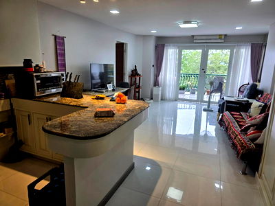 Condos for sale 700 Year Sports Arena Chiang Mai : 🏙 Condo for Sale: Hillside 4 – Heart of Nimman, Chiang Mai