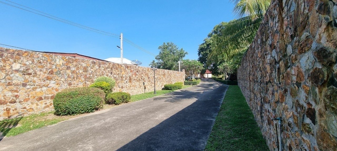 picture Land and House for Sale in Mabprachan - 2/16