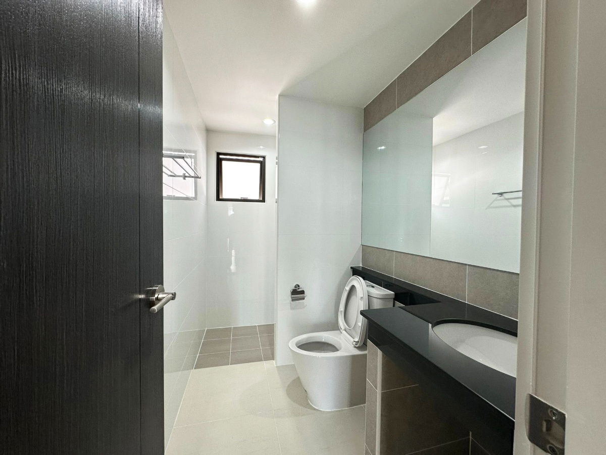 picture Two storey house for rent with 3 bedrooms,3 toilets and 1 kitchen.  - 12/19