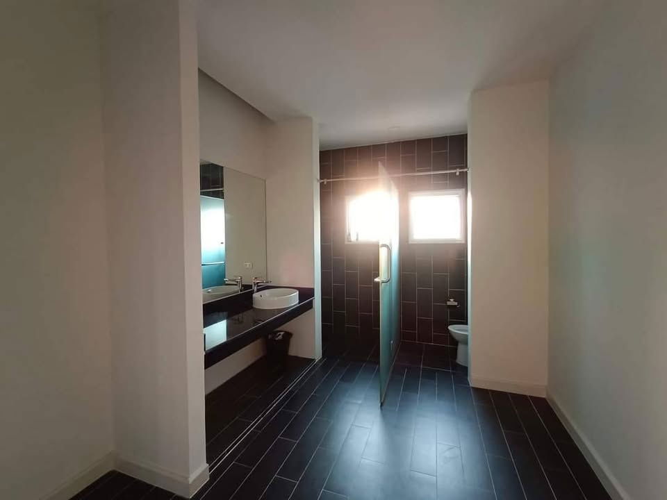 รูป ให้เช่าบ้านสวย ใจกลางเมือง ทาวน์โฮม3ชั้น (เบล็สทาวน์) Bless Town รามอินทรา 127  - รูปที่ 12/17