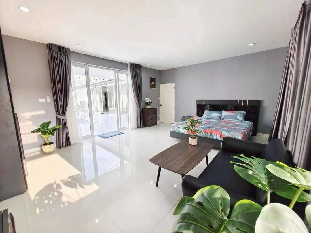 picture Spacious 9-Bedroom Pool Villa in East Pattaya - 12/15