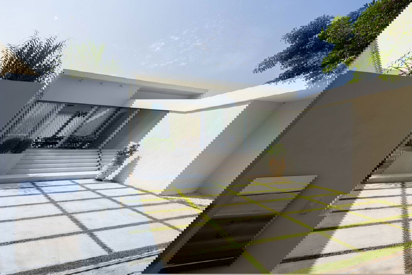 picture Luxury 4 Bedrooms Pool Villa in Na Jomtien for Sale - 3/16