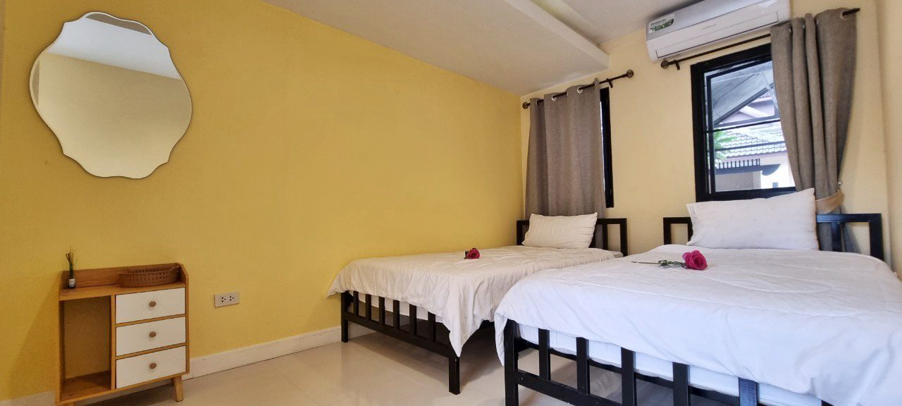 picture Pool Villa in Jomtien 4 Bedrooms for Rent - 9/17