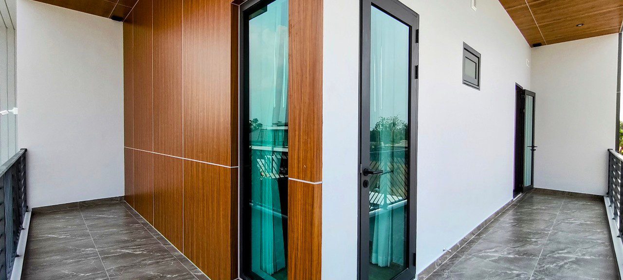 รูป ขายพูลวิลล่า 4 ห้องนอน สไตล์โมเดิร์น ในห้วยใหญ่ - รูปที่ 20/25