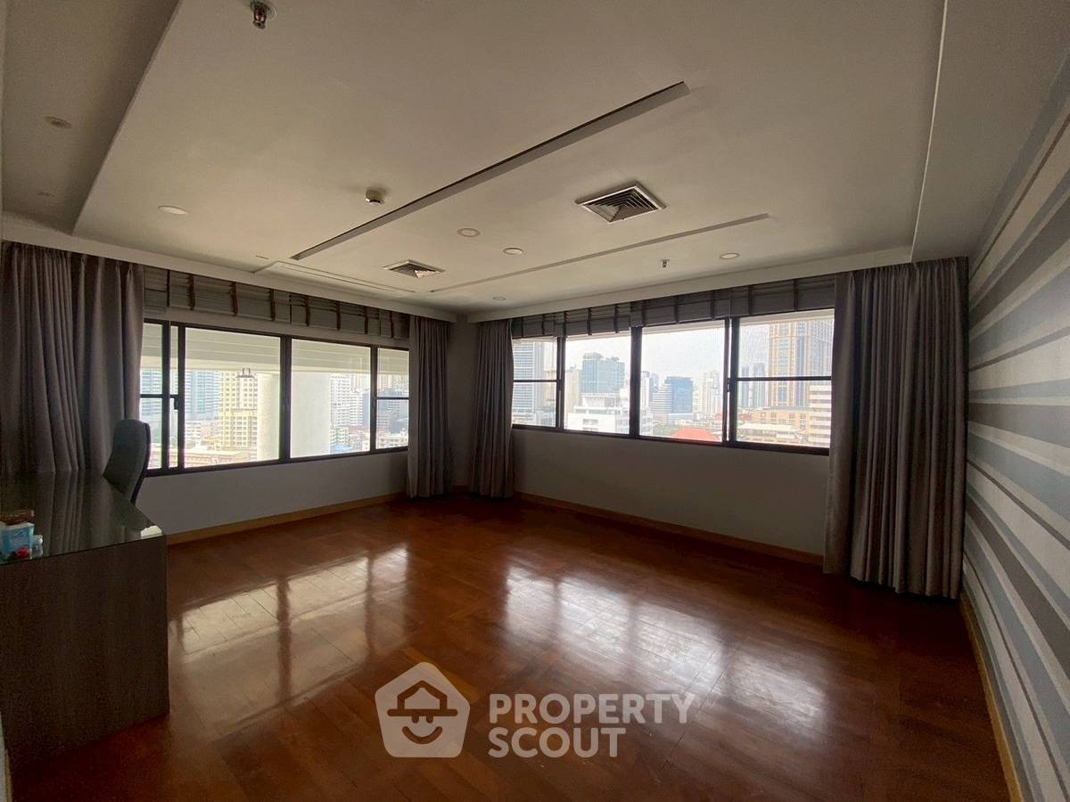 picture 4-BR Condo at Le Raffine Sukhumvit 24 Condominium near BTS Phrom Phong (ID 2085008) - 19/27