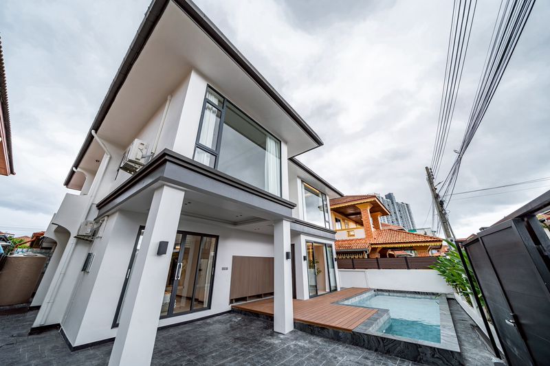 picture Luxury Pool Villa for Sale – Thepprasit Road, Pattaya - 2/14