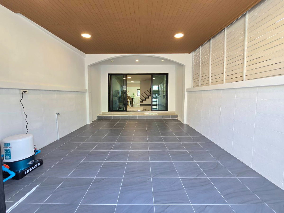 รูป ทาวน์เฮ้าส์2ชั้น รีโนเวทใหม่ ทำเลดี ใกล้สนามบินสุวรรณภูมิ หมู่บ้าน รุ่งนภาเพลส ซอยร่มเกล้า16 มีนบุรี - รูปที่ 3/33