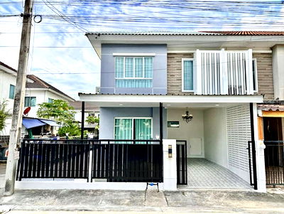 ทาวน์โฮม บางละมุง ชลบุรี : ทาวน์เฮาส์ 2 ชั้น 3 ห้องนอน สำหรับขายในแหลมฉบัง