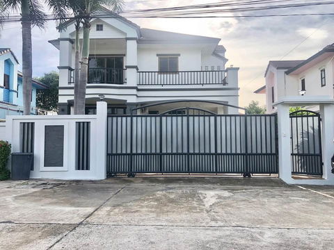 Two-Story Detached House For Sale in East Pattaya