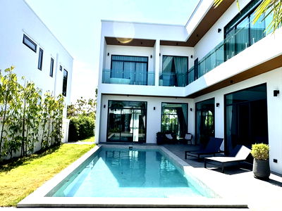 Houses for sale Chonburi : 4 Beds Pool Villa in Huay Yai for Sale
